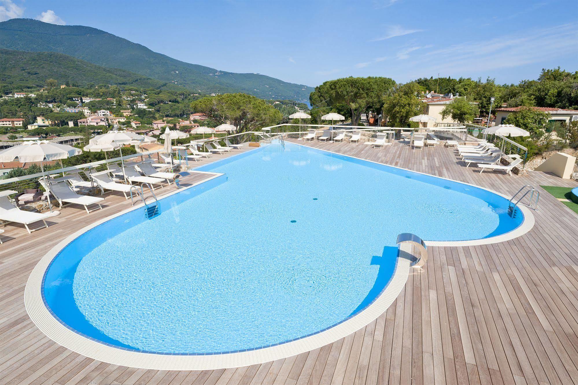 Hotel La Perla Del Golfo Procchio  Exterior photo