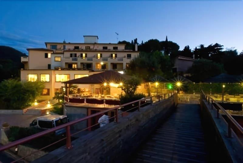 Hotel La Perla Del Golfo Procchio  Exterior photo
